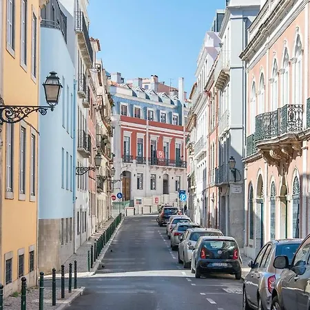 Plum Guide - Views Over Breakfast Lisboa